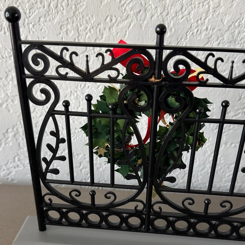 Traditions by Byers’ Choice Christmas Decorative Fence w/ Wreaths – NIB - Picture 5 of 7